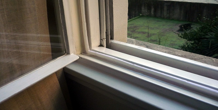 Cómo aislar ventanas correderas de aluminio
