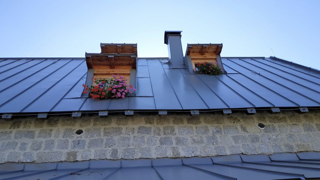 evaluar Síguenos Barricada Tipos de materiales que son efectivos como aislante térmico para techos -  Home Solution